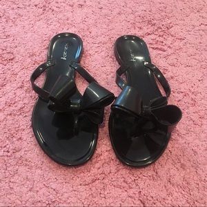 Black flip flops with bow